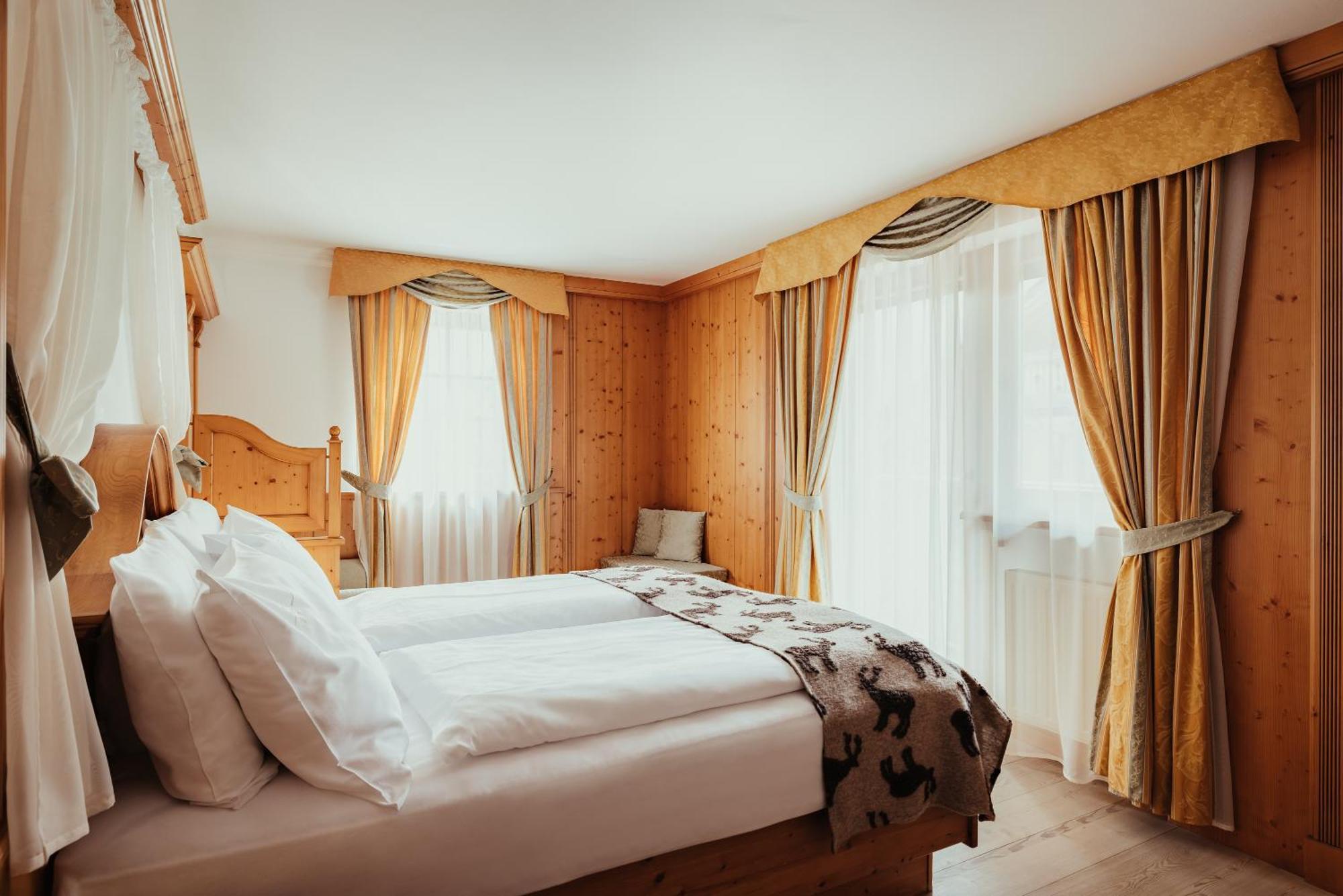 Hotel Alpenrose Arabba Bagian luar foto