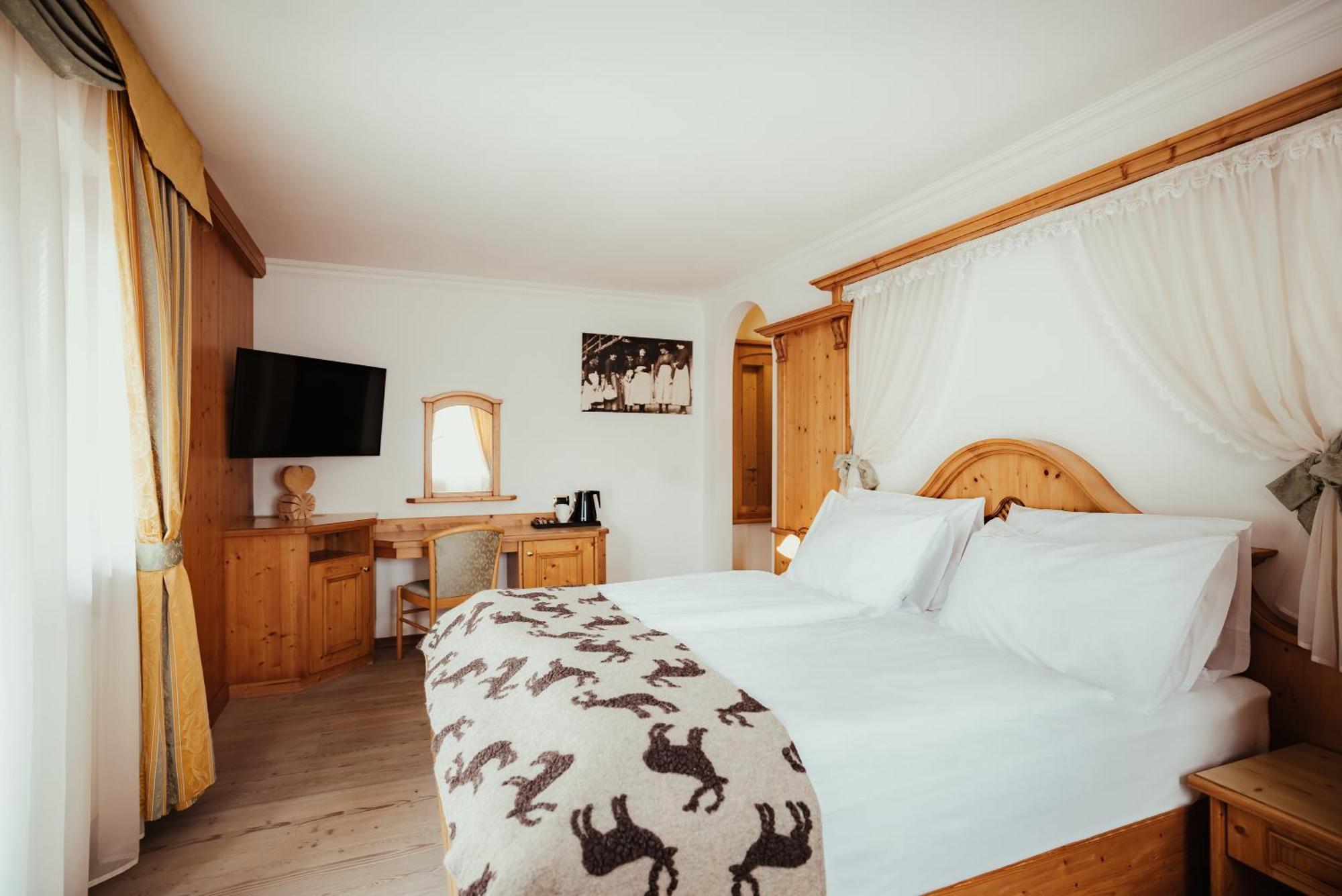 Hotel Alpenrose Arabba Bagian luar foto