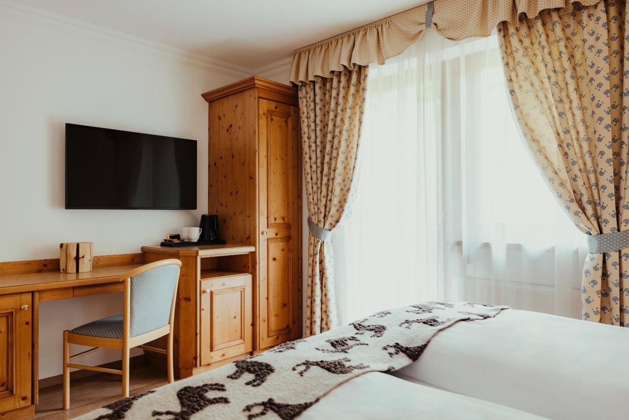 Hotel Alpenrose Arabba Bagian luar foto